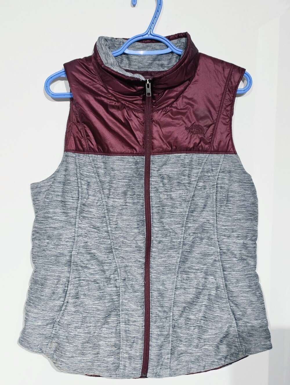 The North Face Pseudio Womenβs Gray Red Full Zip Performance Vest Size XL